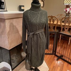 Sweater dress with belt